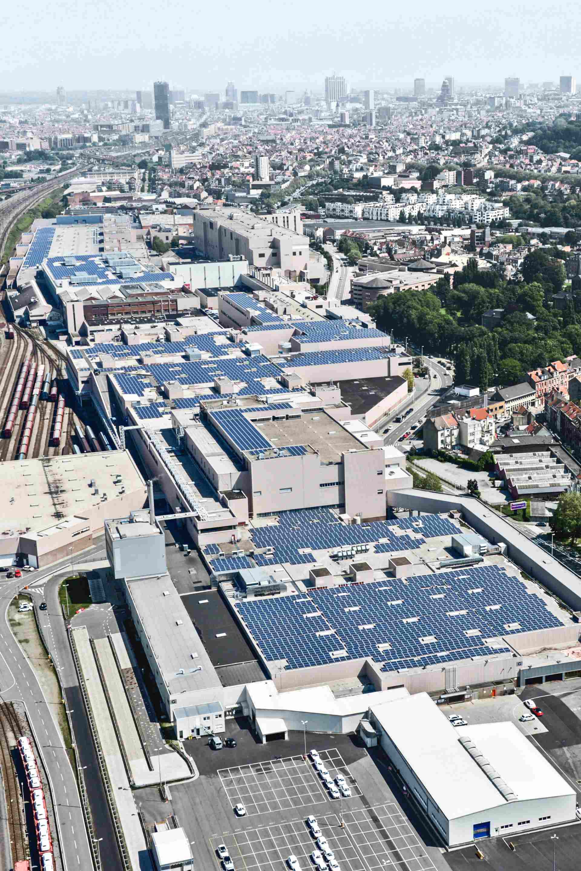 Overzicht van de fabriek in Brussel vanuit de lucht.