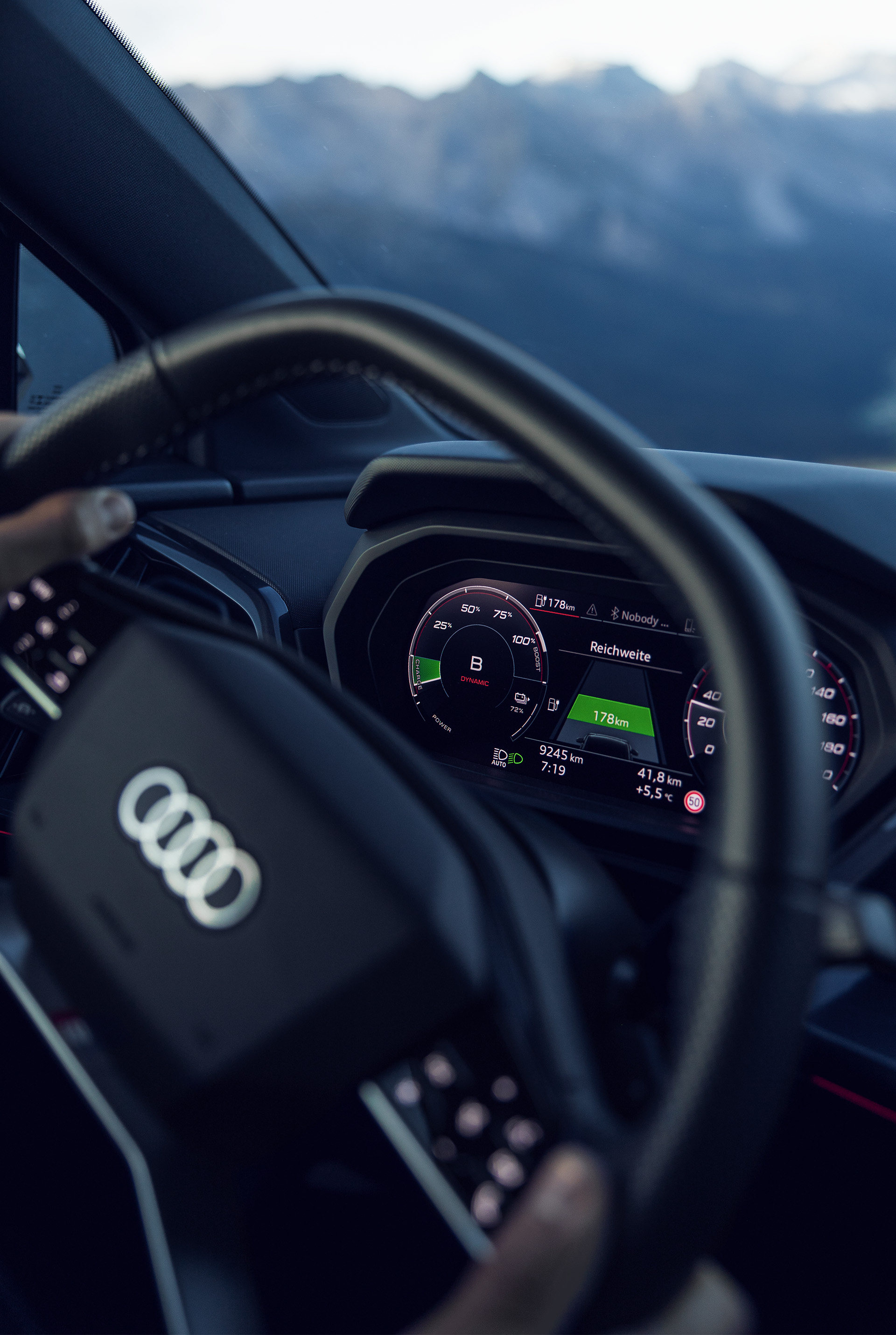 De Audi virtual cockpit toont het recuperatieproces.