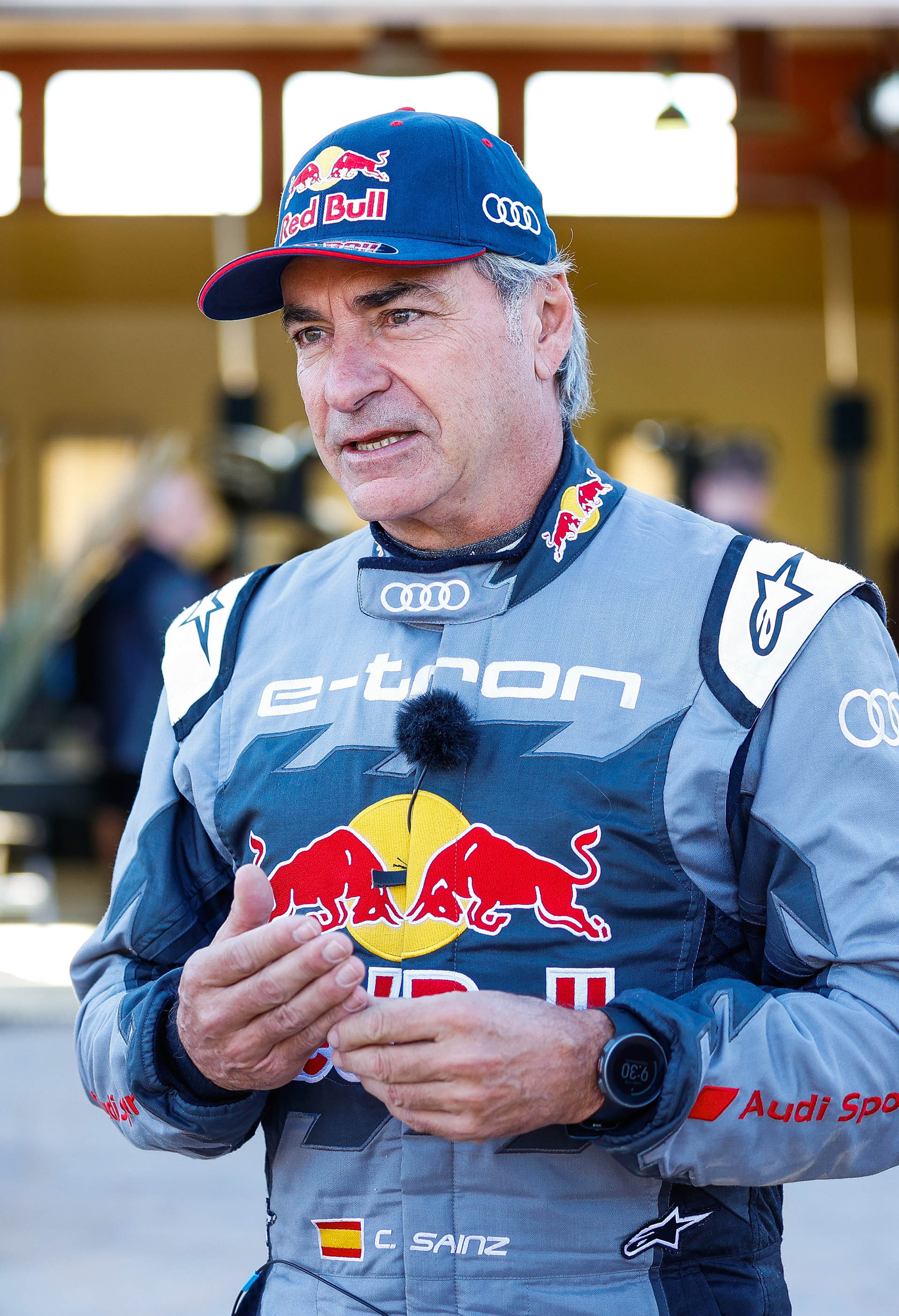 Rallylegende Carlos Sainz, fabriekscoureur bij Audi, heeft meer dan veertig jaar ervaring. Hij is een icoon in de internationale rallywereld.