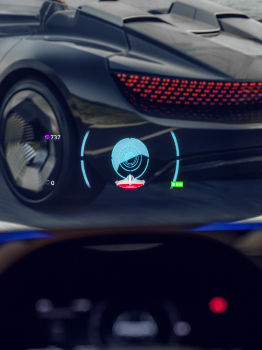 A game graphic is visible in the head-up display.